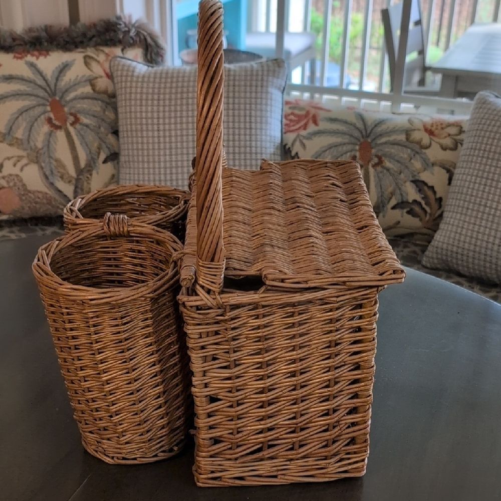Vintage Woven Rattan Lined Picnic Basket Cheese Board & Side Bottle Holders